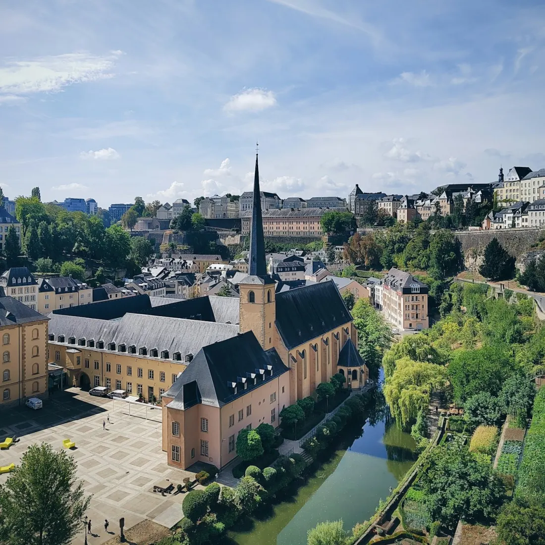 Le quartier du Grund à Luxembourg-Ville vu depuis la corniche